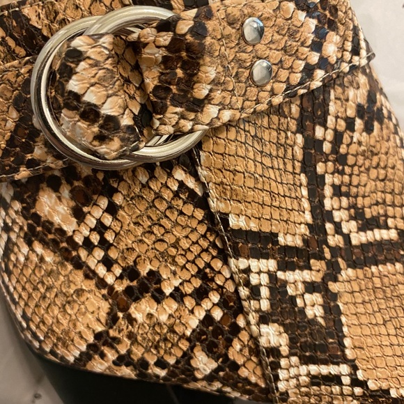 QUPID SNAKE PRINT ANKLE BOOTS - Picture 4 of 4